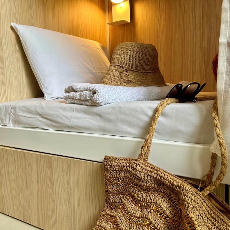 Corsica Hostel Porto Vecchio - partie chambre privée - Private Room - 4 Beds with Shared Bathroom - 2