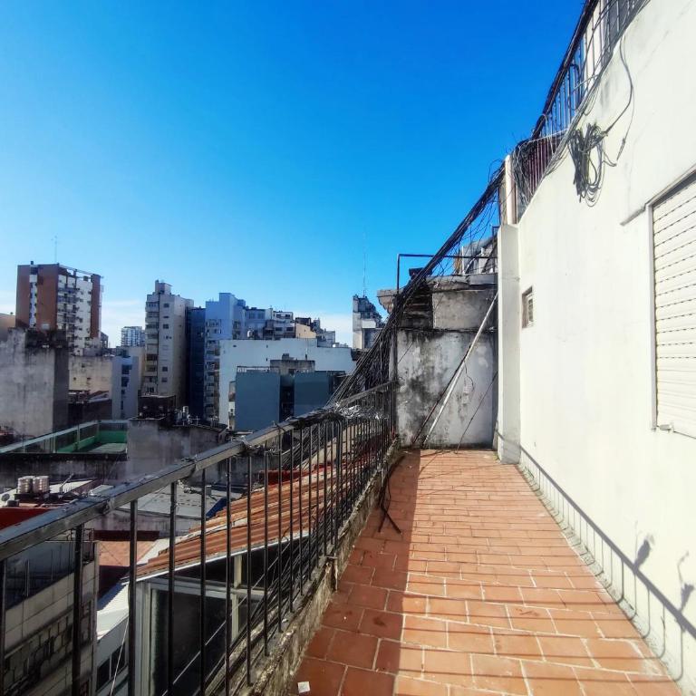 Luminoso con terraza privada - One-Bedroom Apartment - 1