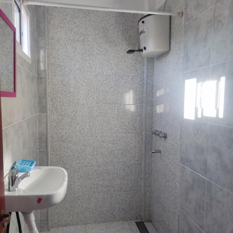 Luminoso con terraza privada - One-Bedroom Apartment - 14
