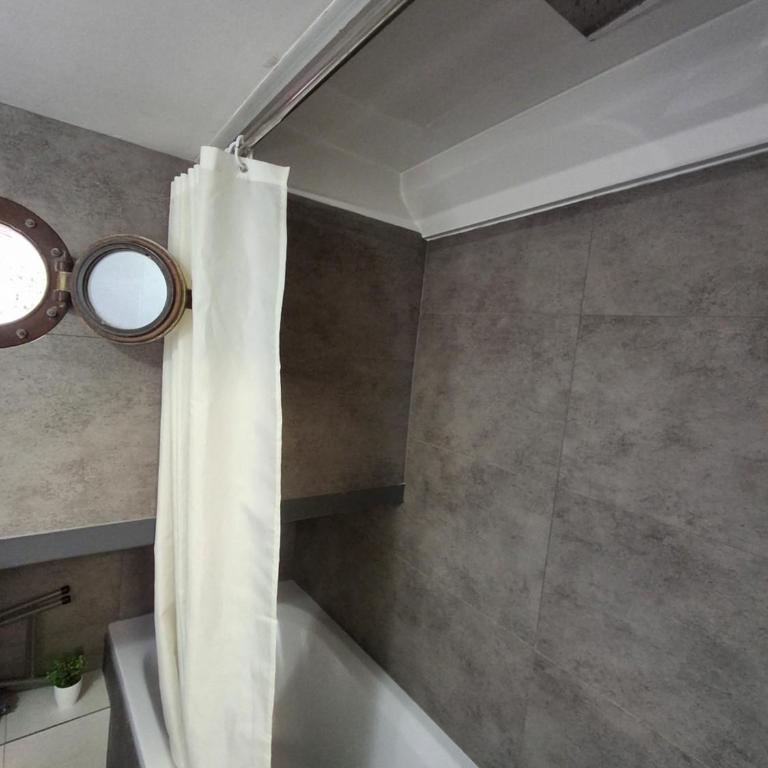 Appartement atypique indépendant sur péniche - Appartement avec Terrasse - 6