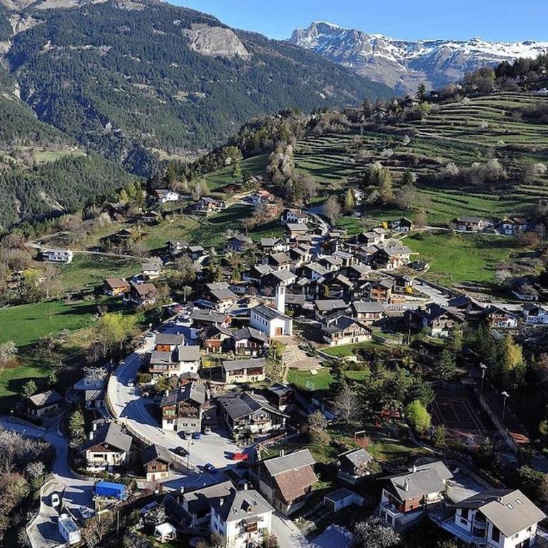 Chalet typique proche Crans Montana - Chalet - 49