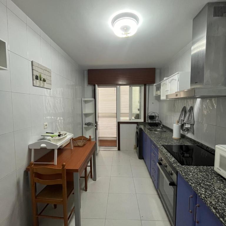 Apartamento Xacobe Grove, 120 metros totalmente equipado, luminoso, céntrico y con plaza de garaje - Three-Bedroom Apartment - 20