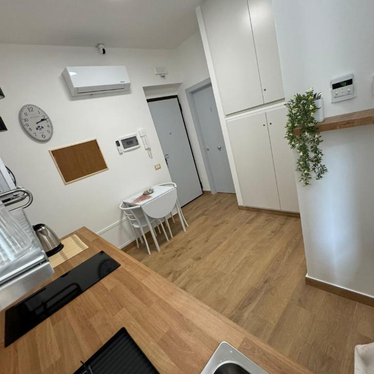 B&B Central Station - Double Room with Private Bathroom - 13