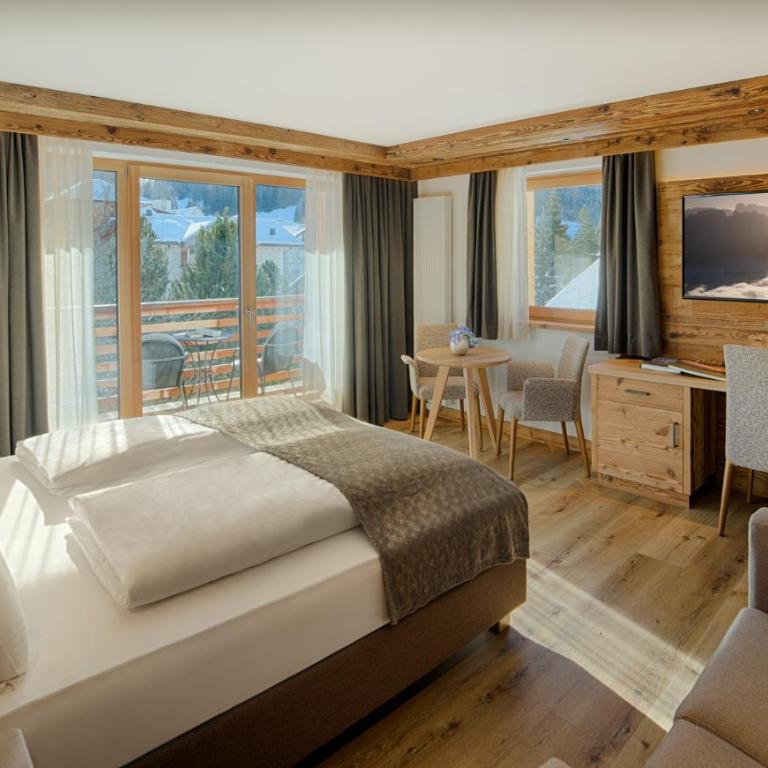 Hotel Villa Eden - Deluxe Double or Twin Room with Balcony - 11