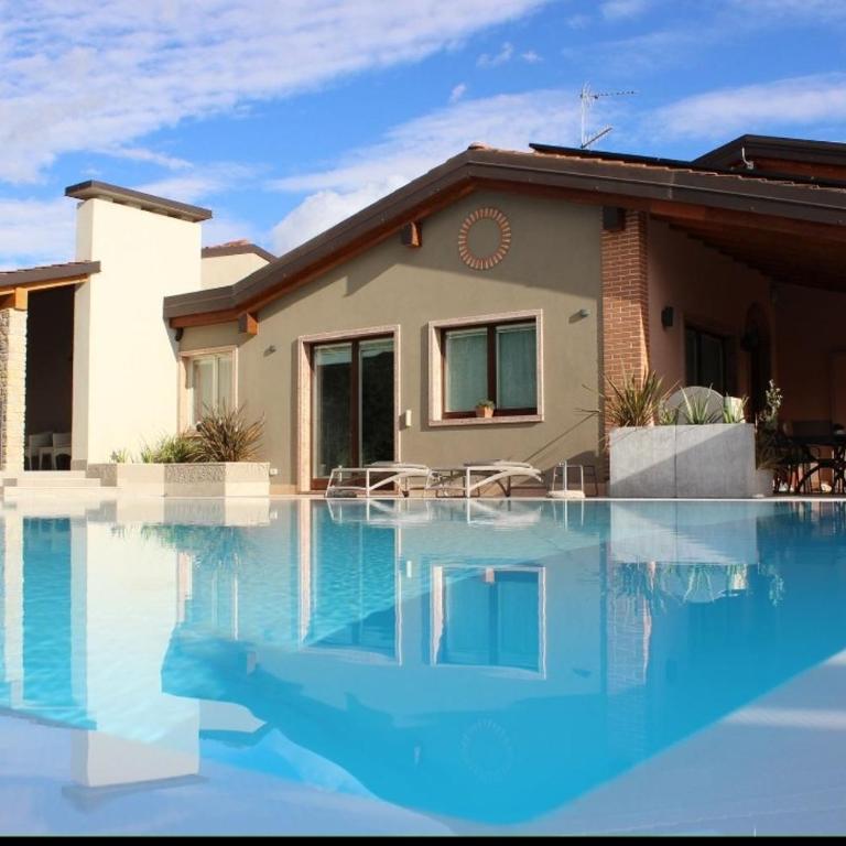 Casa Pergola 1 - Grande Appartamento per 6 ospiti - fronte piscina, parking - Three-Bedroom Apartment - 9