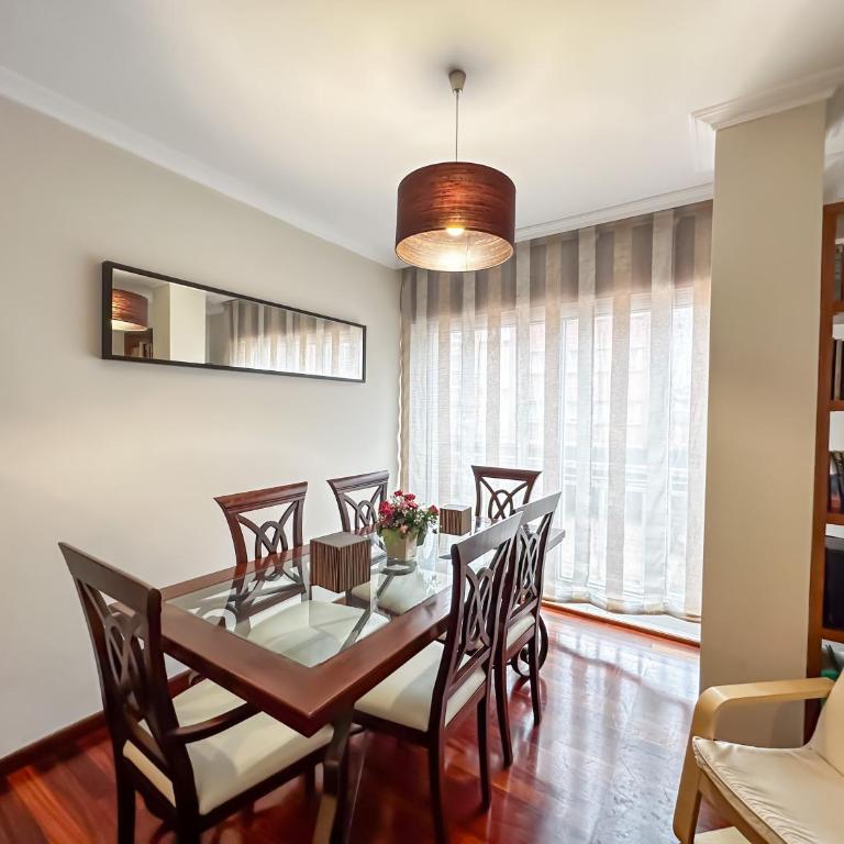 Apartamento completo, amplio, muy iluminado y con plaza de garaje incluida. - Three-Bedroom Apartment - 4