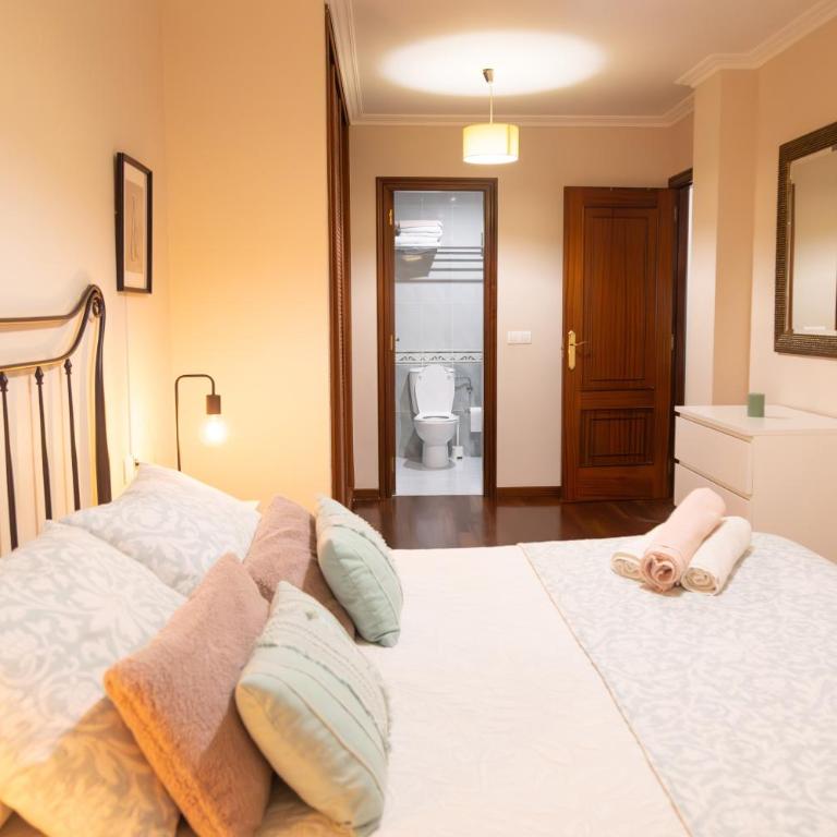 Apartamento completo, amplio, muy iluminado y con plaza de garaje incluida. - Three-Bedroom Apartment - 25