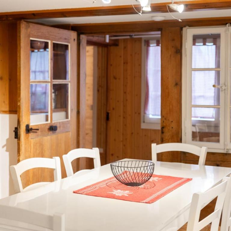 Cosy Swiss Apartment - Three-Bedroom Apartment with Eiger View - 13
