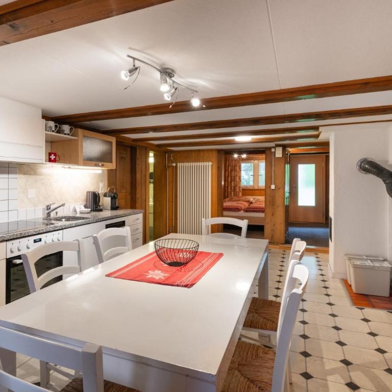 Cosy Swiss Apartment - Three-Bedroom Apartment with Eiger View - 15