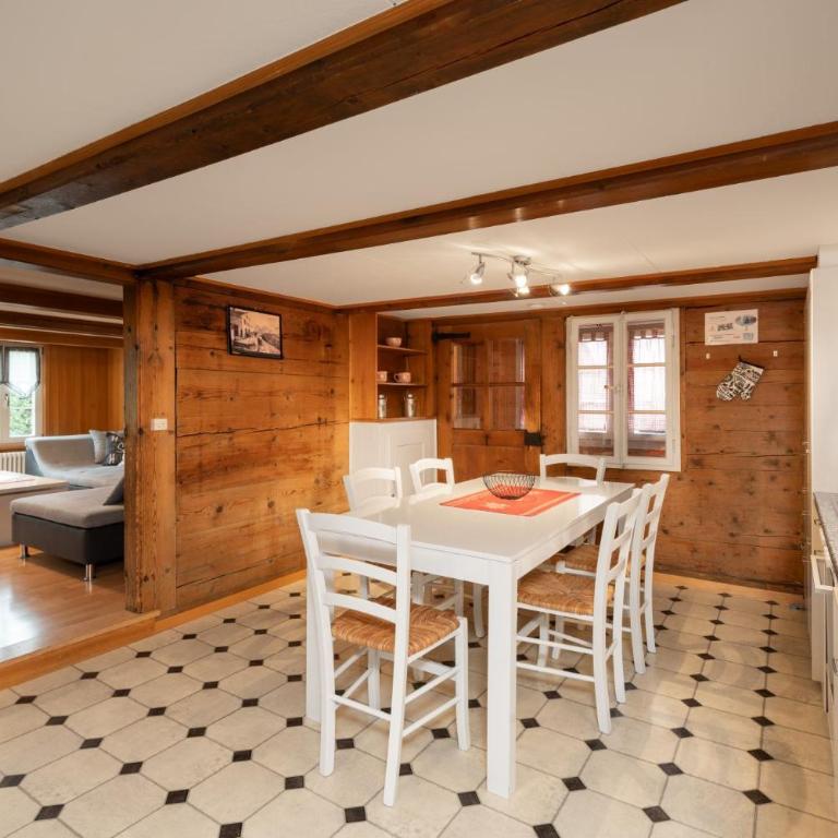 Cosy Swiss Apartment - Three-Bedroom Apartment with Eiger View - 14