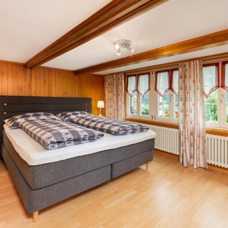 Cosy Swiss Apartment - Three-Bedroom Apartment with Eiger View - 8