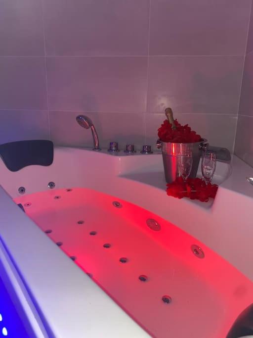 Magnifique villa avec piscine, Jacuzzi et Baignoire Balnéo - Villa - 7