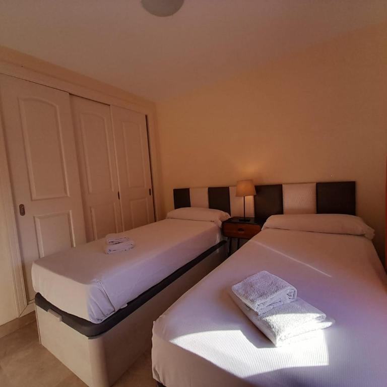 APARTAMENTO DUPLEX con piscinas y MARAVILLOSAS VISTAS AL MAR - Apartamento de 2 dormitorios - 8