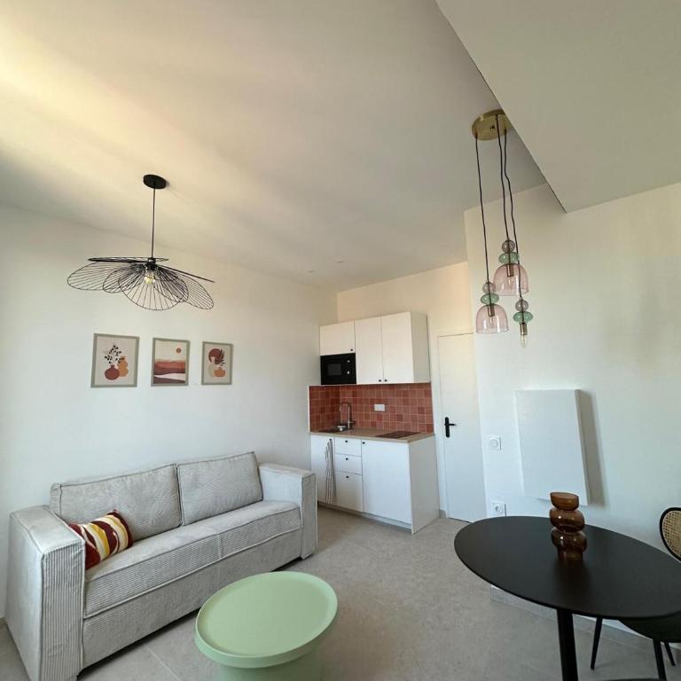 Studio Cocon - Entièrement rénové - 4 couchages - 600m de la Gare de Cannes - Appartement 1 Chambre - 2