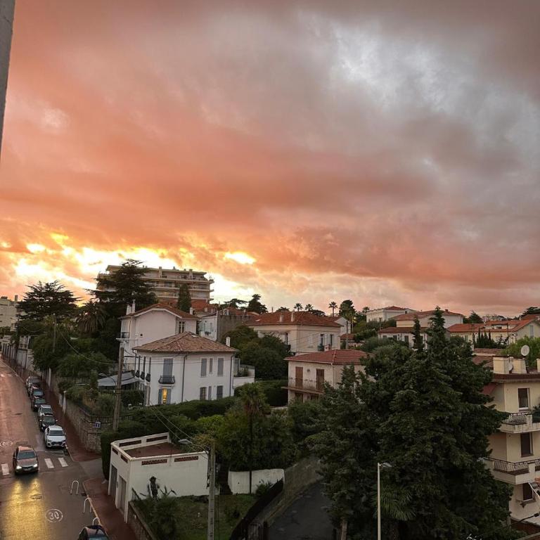Studio Cocon - Entièrement rénové - 4 couchages - 600m de la Gare de Cannes - Appartement 1 Chambre - 15