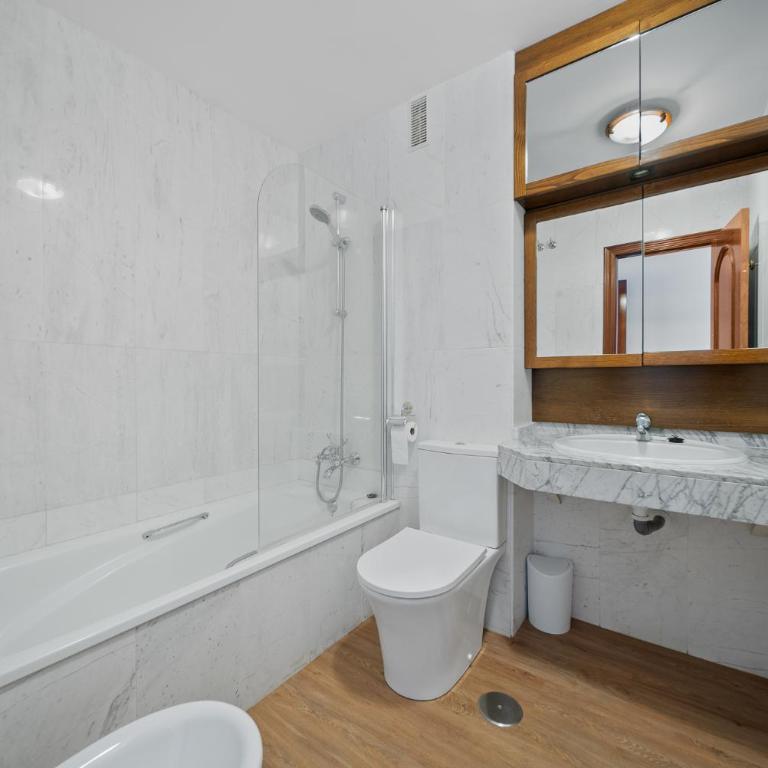 Marbella Real - Apartment with Pool View - 12