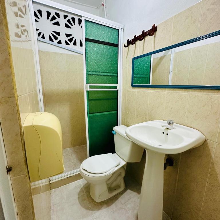 Hostal La Española de Getsemani - Habitación Triple con baño privado - 4