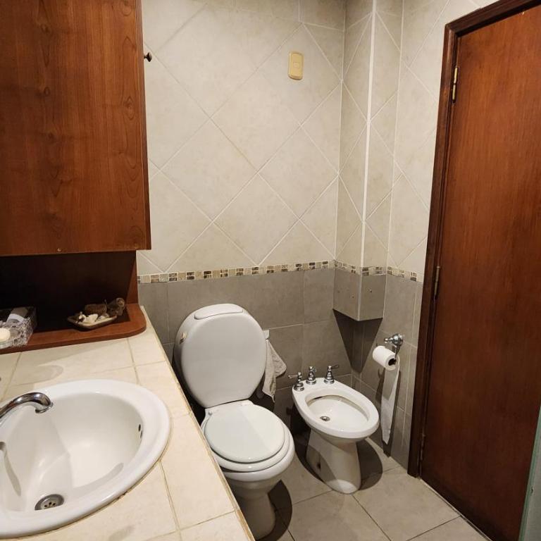 Casa familiar luminosa con cochera y parilla - Casa de 2 dormitorios - 3