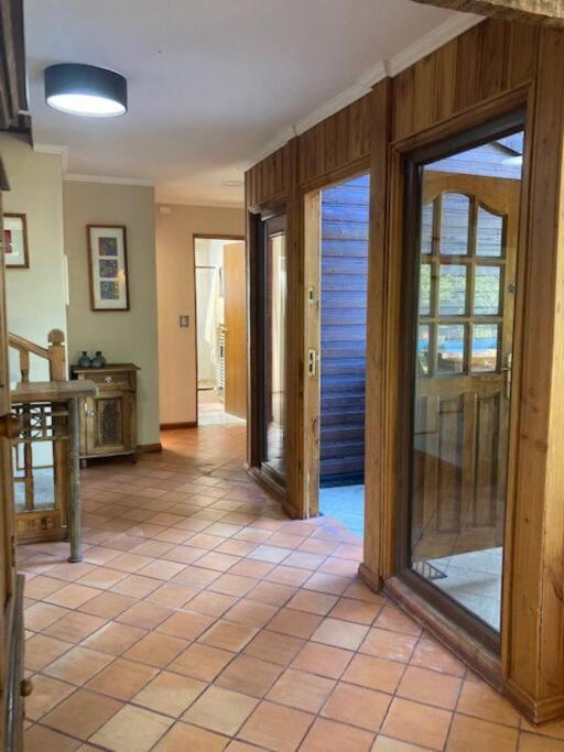 Molco, con piscina y acceso lago - Six-Bedroom House - 11