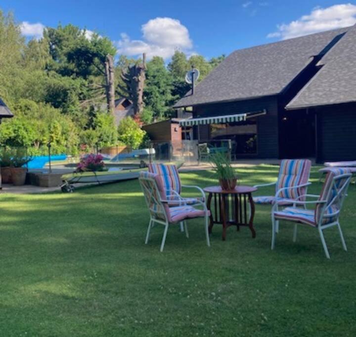 Molco, con piscina y acceso lago - Six-Bedroom House - 1