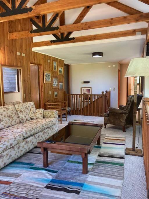 Molco, con piscina y acceso lago - Six-Bedroom House - 13