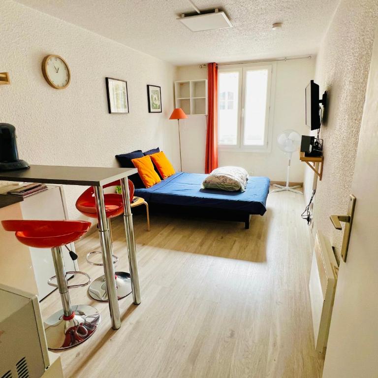 JOLI STUDIO HYPER CENTRE TRES PROCHE VIEUX PORT - Appartement - 9
