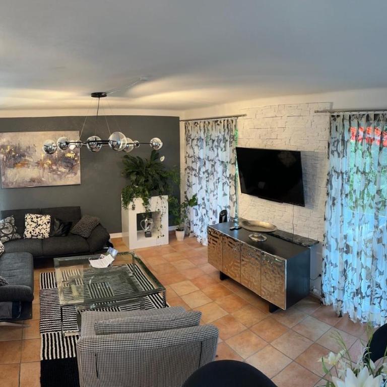 Haus Schmidhuber Ferienwohnung 5 mit Garten und sonniger Terrasse - Apartment mit 1 Schlafzimmer - 2