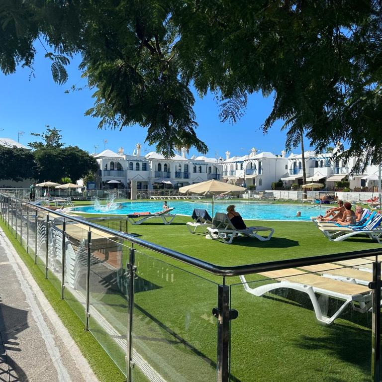 Delightful Bungalow Playmar: Comfort and Convenience in Maspalomas, Steps Away from Shopping Centers and Beaches - Apartamento de 1 dormitorio - 6