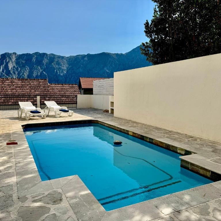 Prcanj sunny port apartments with shared pool - Three-Bedroom Superior Apartment - 19