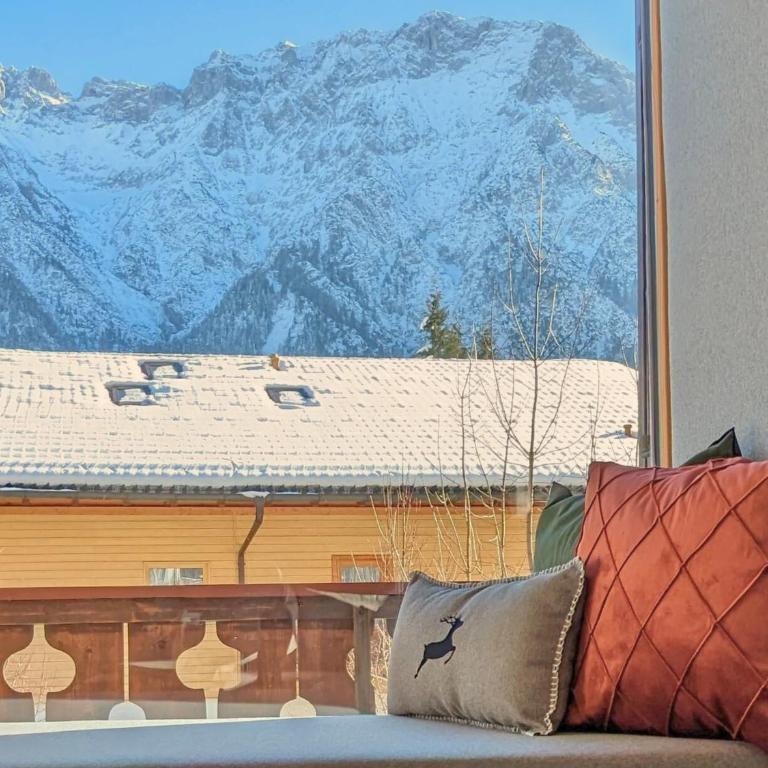 Die Karwendelsuite - 5 Sterne FeWo mit bestem Bergblick, zentrumsnah & ruhig gelegen, familienfreundlich - Two-Bedroom Apartment - 35