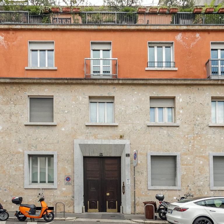 HomyCare Stylish apartment with jacuzzi & balcony steps from Duomo - Appartamento Deluxe - 59