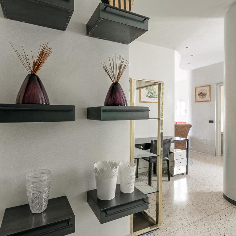 HomyCare Stylish apartment with jacuzzi & balcony steps from Duomo - Appartamento Deluxe - 7