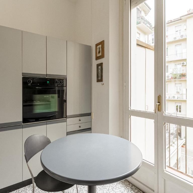 HomyCare Stylish apartment with jacuzzi & balcony steps from Duomo - Appartamento Deluxe - 13