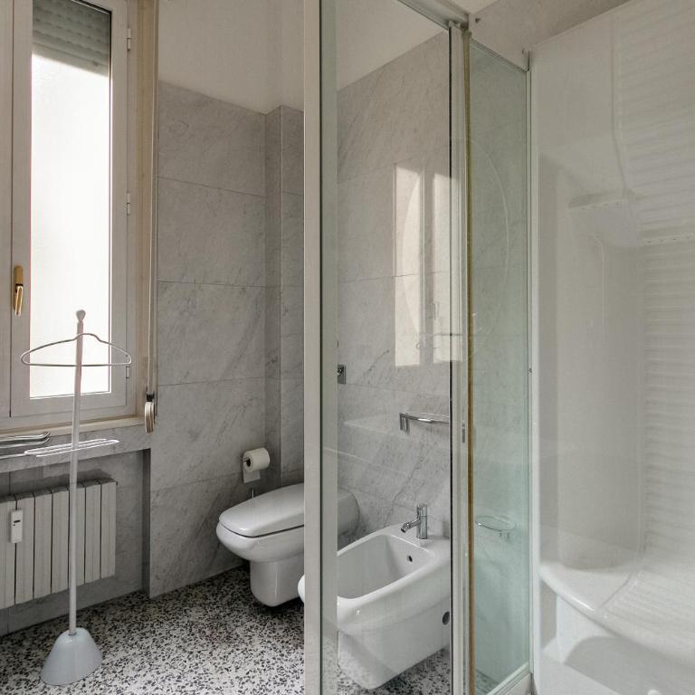 HomyCare Stylish apartment with jacuzzi & balcony steps from Duomo - Appartamento Deluxe - 37