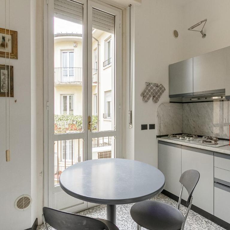 HomyCare Stylish apartment with jacuzzi & balcony steps from Duomo - Appartamento Deluxe - 14