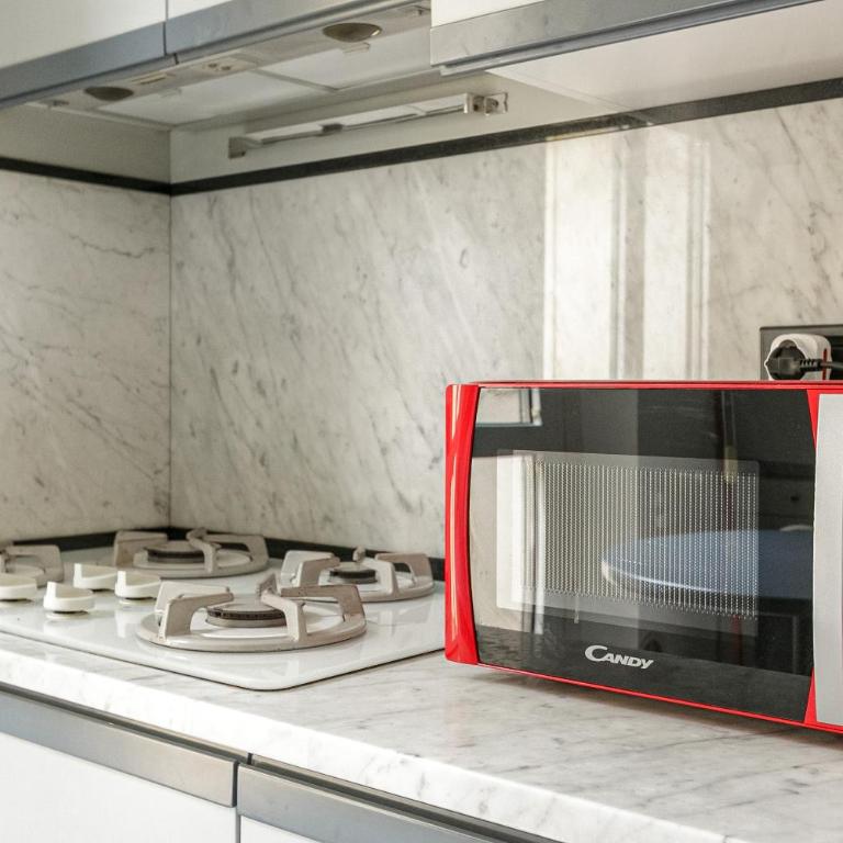 HomyCare Stylish apartment with jacuzzi & balcony steps from Duomo - Appartamento Deluxe - 15