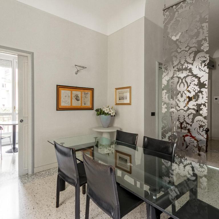 HomyCare Stylish apartment with jacuzzi & balcony steps from Duomo - Appartamento Deluxe - 23