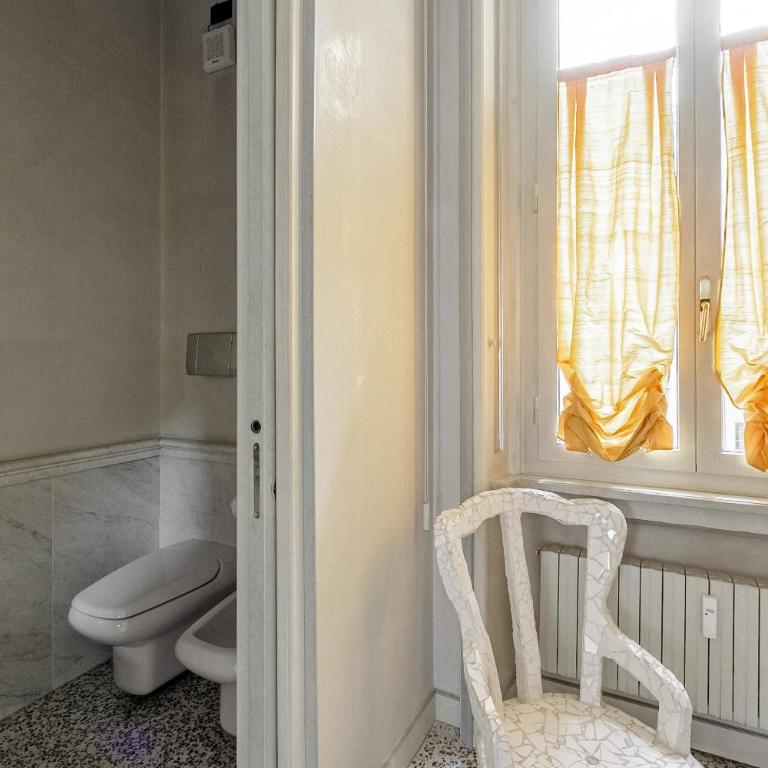 HomyCare Stylish apartment with jacuzzi & balcony steps from Duomo - Appartamento Deluxe - 49