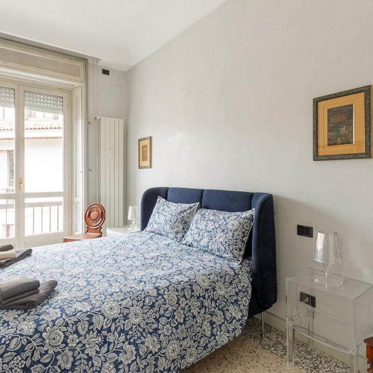 HomyCare Stylish apartment with jacuzzi & balcony steps from Duomo - Appartamento Deluxe - 32