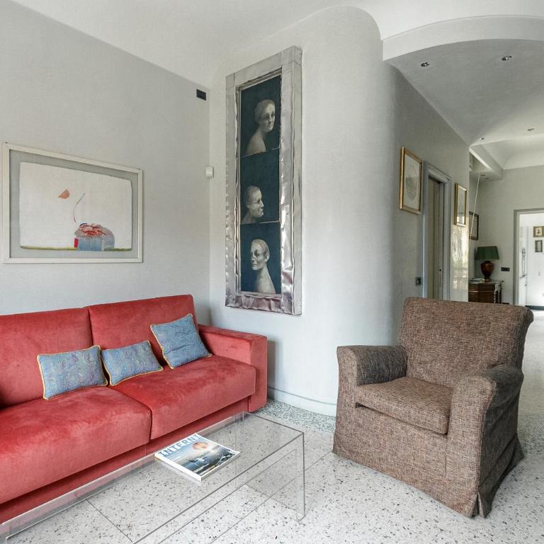 HomyCare Stylish apartment with jacuzzi & balcony steps from Duomo - Appartamento Deluxe - 18