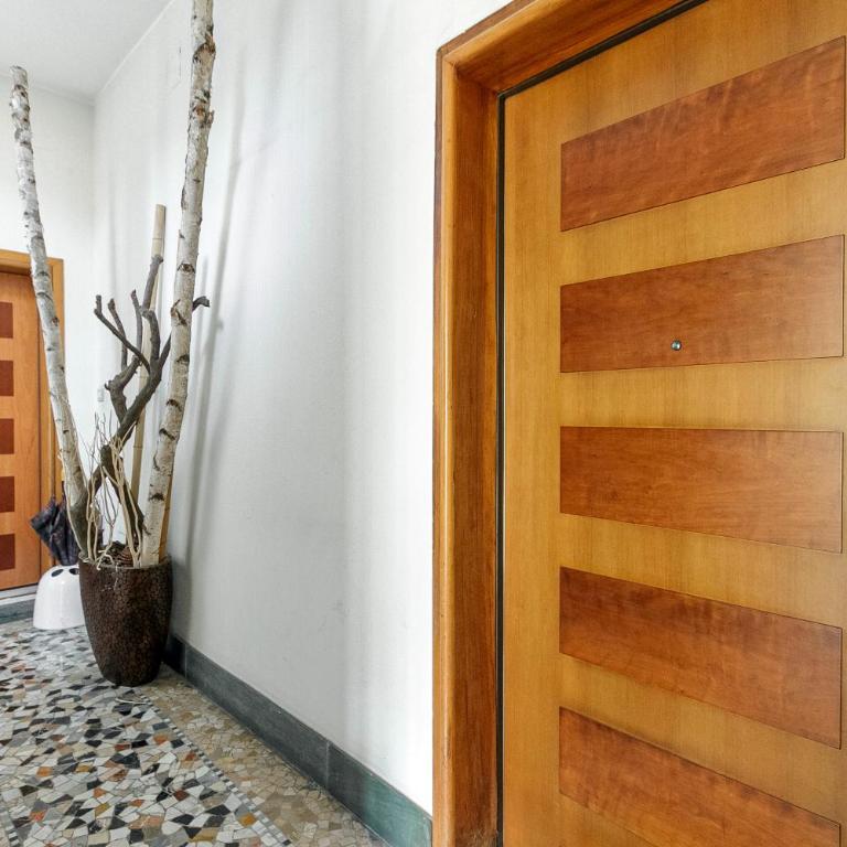 HomyCare Stylish apartment with jacuzzi & balcony steps from Duomo - Appartamento Deluxe - 53