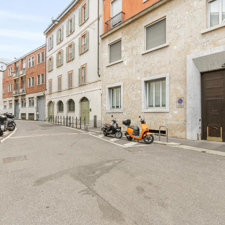 HomyCare Stylish apartment with jacuzzi & balcony steps from Duomo - Appartamento Deluxe - 60