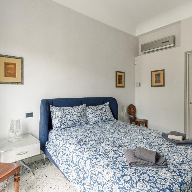 HomyCare Stylish apartment with jacuzzi & balcony steps from Duomo - Appartamento Deluxe - 34