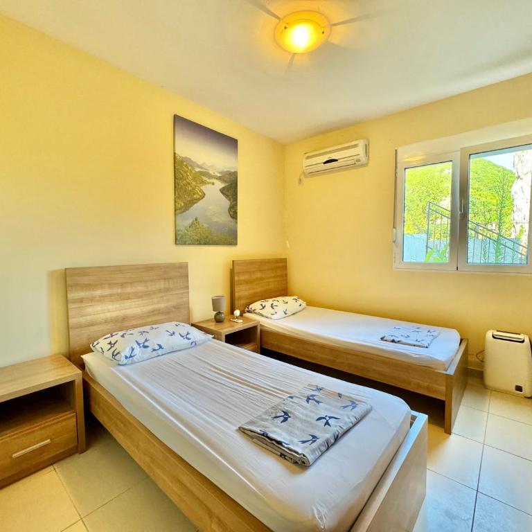 Prcanj sunny port apartments with shared pool - Superior Apartman sa 3 Spavaće Sobe - 9
