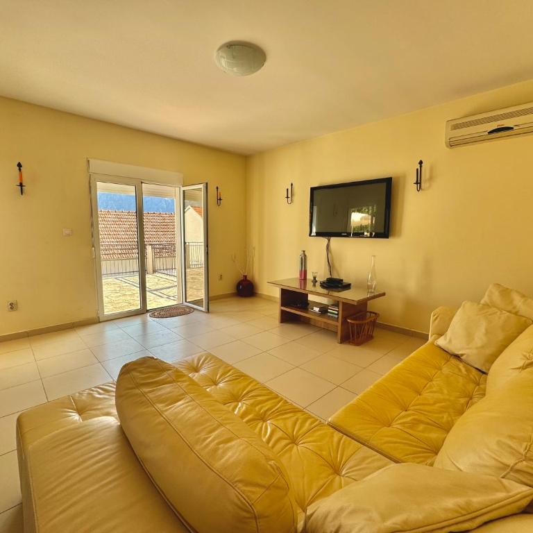 Prcanj sunny port apartments with shared pool - Superior Apartman sa 3 Spavaće Sobe - 4