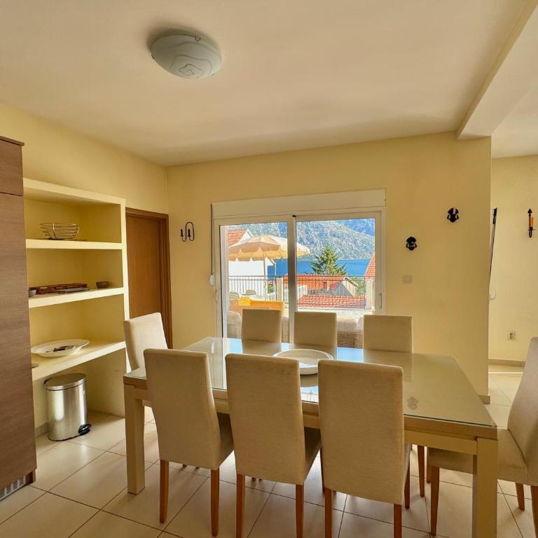Prcanj sunny port apartments with shared pool - Superior Apartman sa 3 Spavaće Sobe - 3