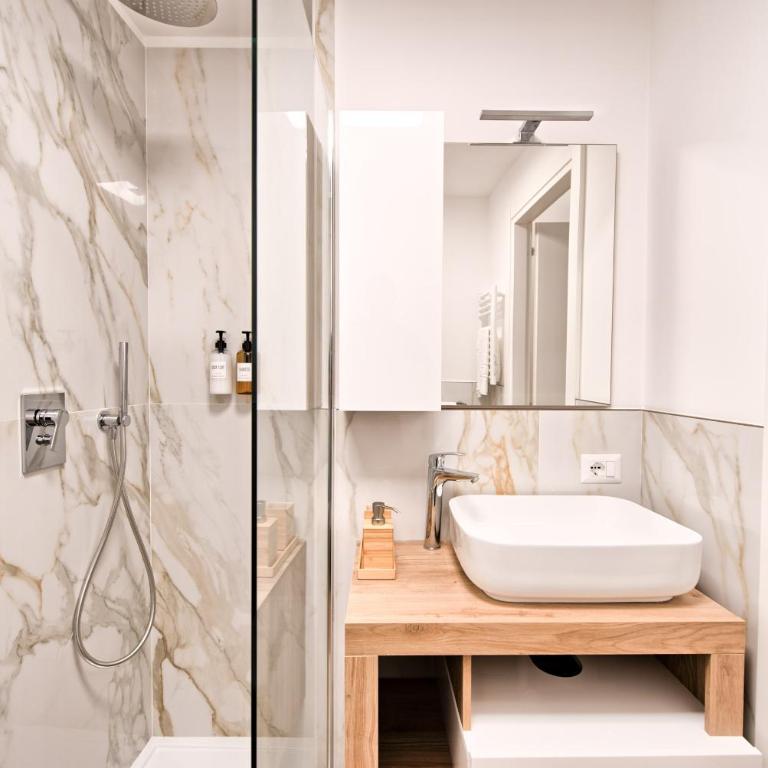 Caesar's quarters - private rooms in Rome - Camera Matrimoniale/Doppia con Letti Singoli con Balcone - 4