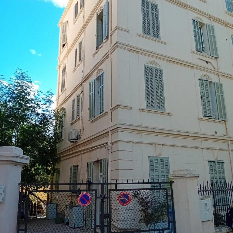 Un rez de jardin en plein centre - Apartment mit 2 Schlafzimmern - 9