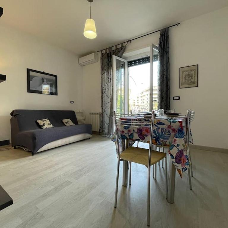 Spacious and Bright - Appartamento Deluxe con 2 Camere da Letto e Balcone - 10