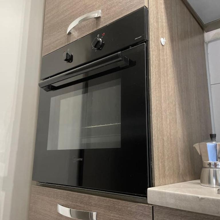 Spacious and Bright - Appartamento Deluxe con 2 Camere da Letto e Balcone - 8